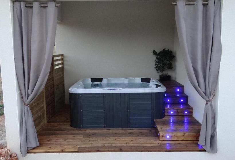 Пансион Le Mas De L Escale