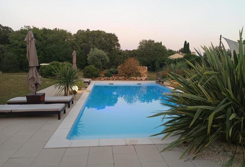 Пансион Le Mas De L Escale