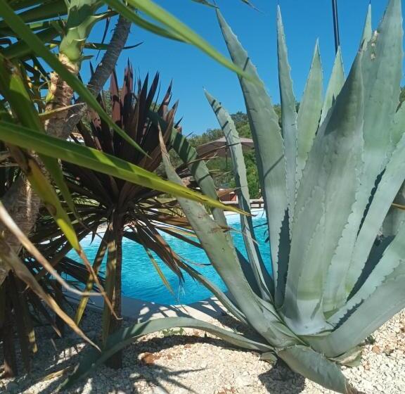 Пансион Le Mas De L Escale