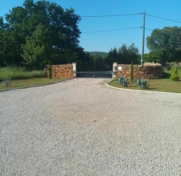 Пансион Le Mas De L Escale