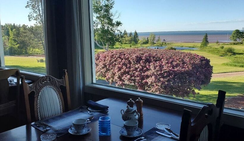 הוסטל Amherst Shore Country Inn