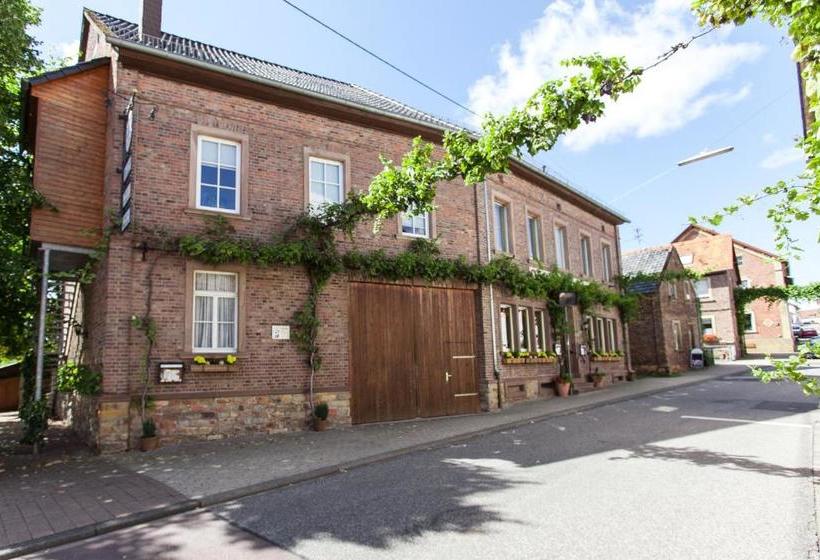 ユースホステル Gasthaus Zur Linde