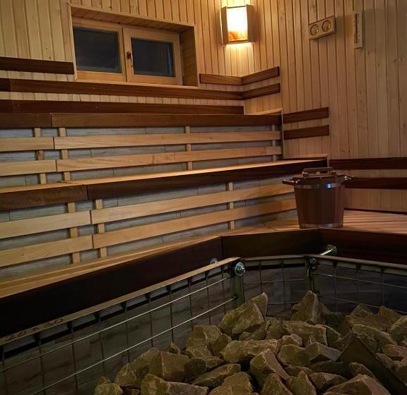 Отель Chorna Skelya Resort & Wellness