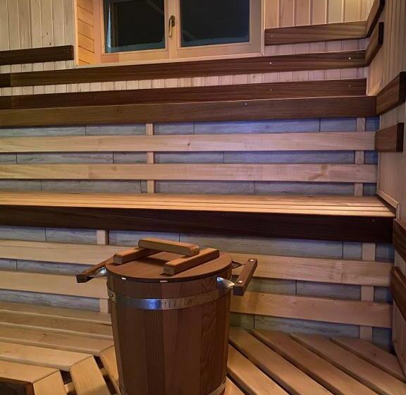 Отель Chorna Skelya Resort & Wellness