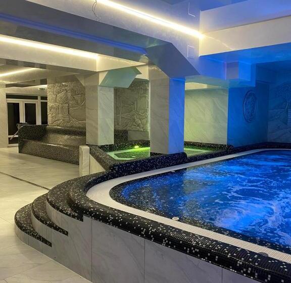 Отель Chorna Skelya Resort & Wellness