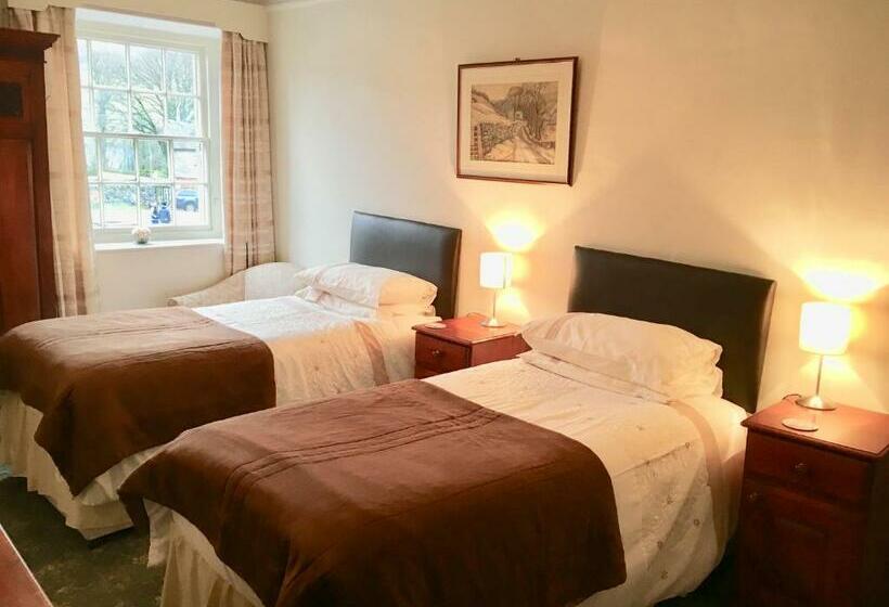 فندق صغير The Falcon Inn