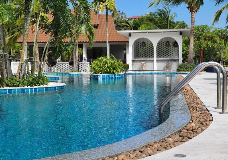 هتل Blu Pine Villa & Pool Access