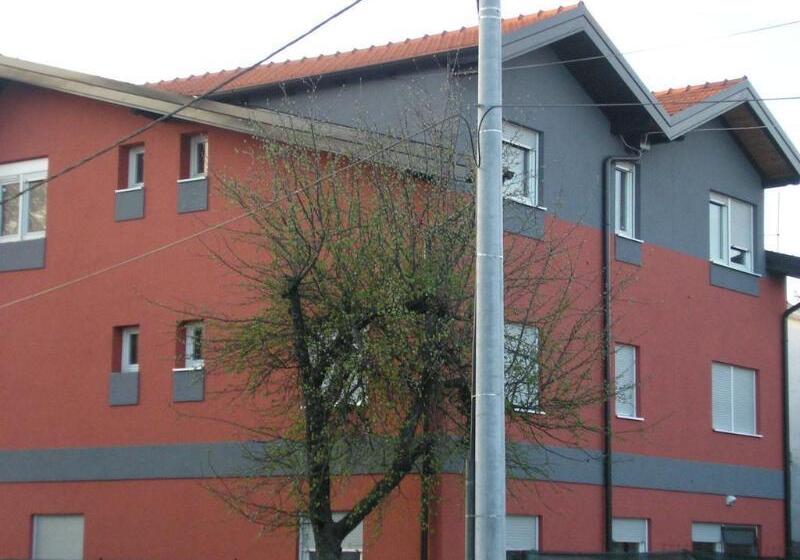 فندق Celic Art Apartments