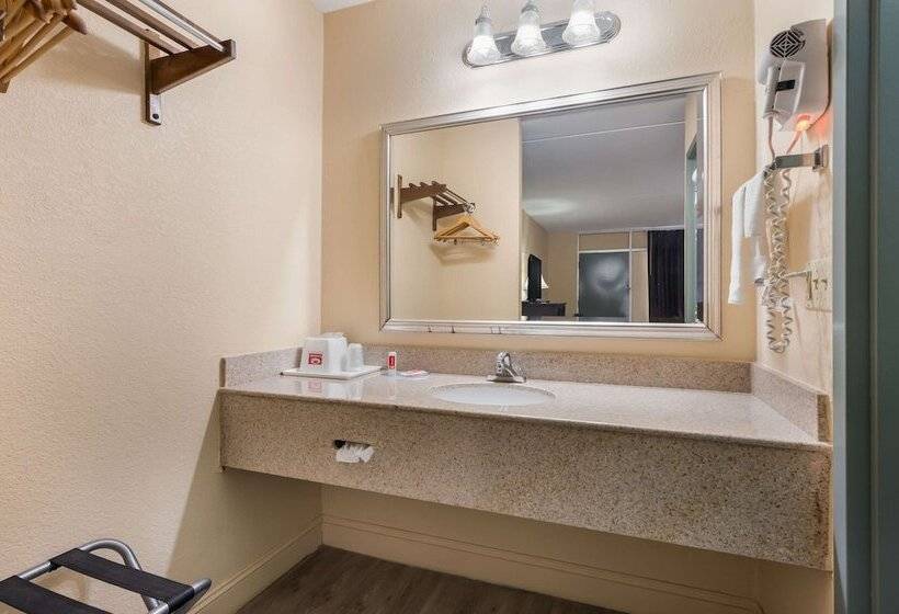 فندق Econo Lodge