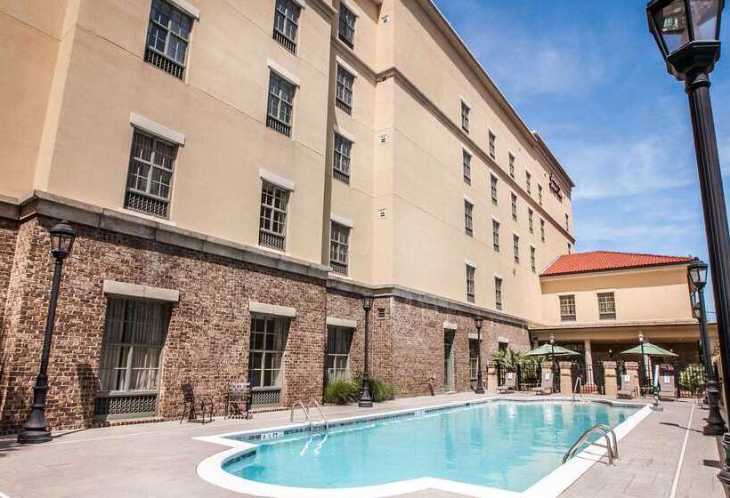 هتل Hampton Inn & Suites Savannah Historic District