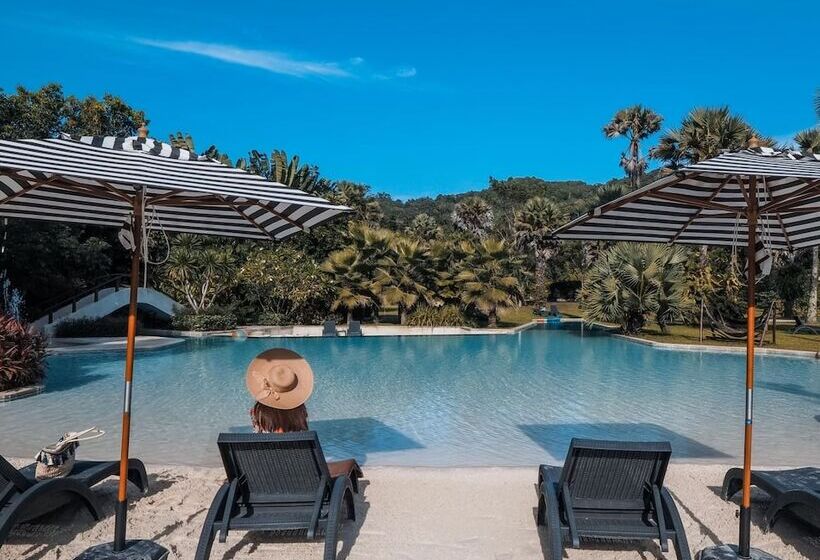 هتل Naithonburi Beach Resort