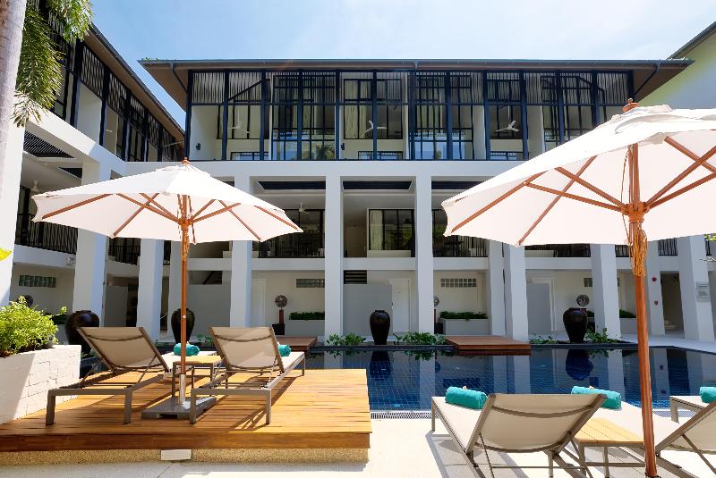 Outrigger Surin Beach Resort Sha Extra Plus