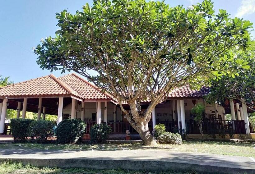 Sailom Resort Bangsaphan
