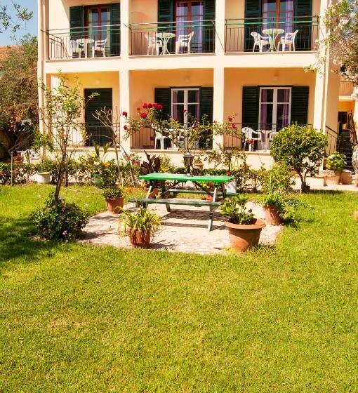 Maria's Apartments