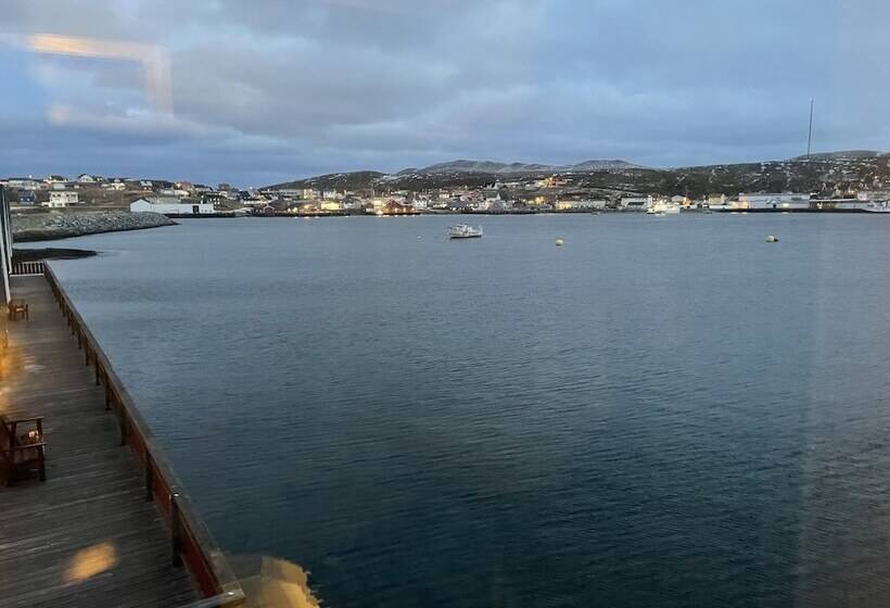 بنسيون Adventure Camp Mehamn