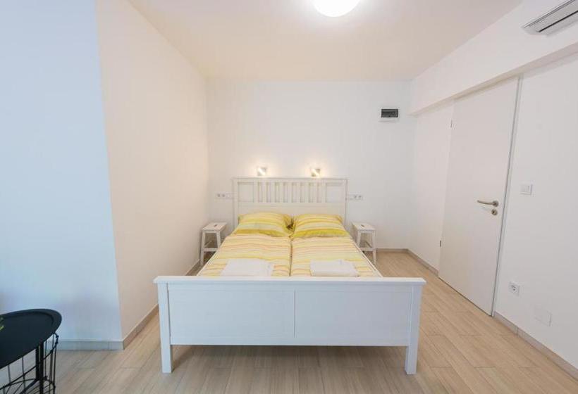 ペンション Hullam Rooms Siofok