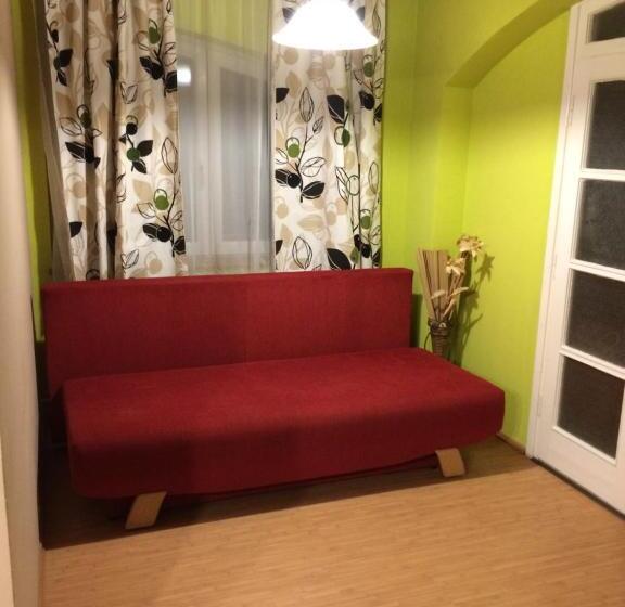 ペンション Hullam Rooms Siofok