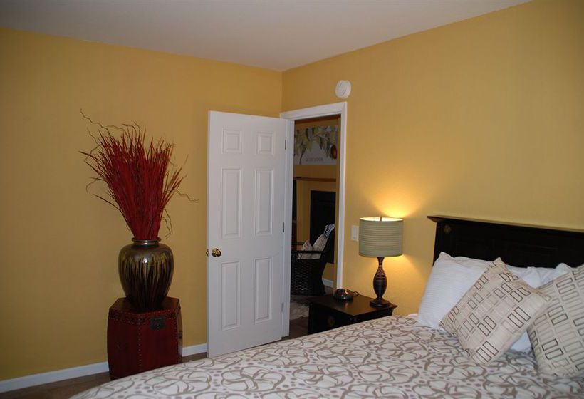 Отель Anton Inn
