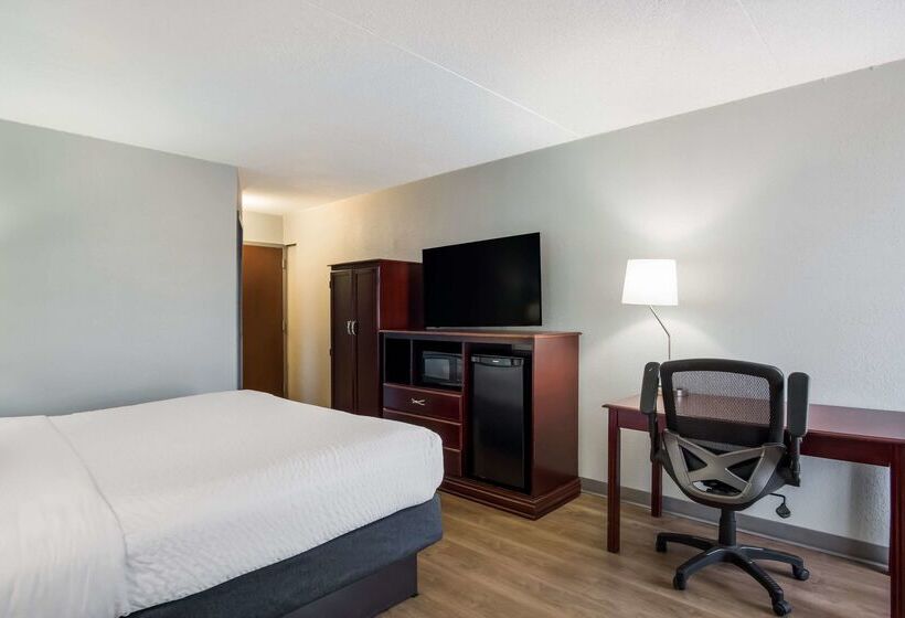 هتل Clarion Inn & Suites Airport