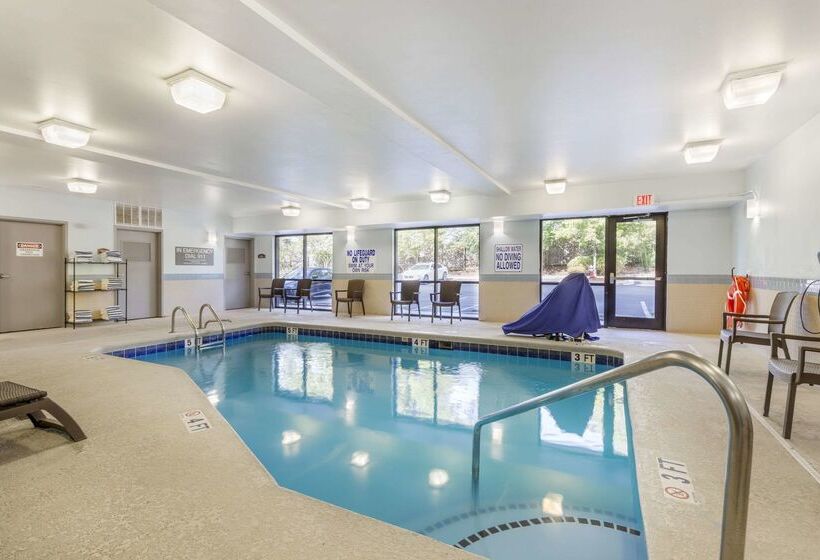 هتل Comfort Suites Columbia Northeast  Fort Jackson