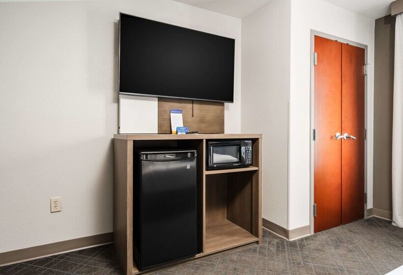 هتل Comfort Suites Columbia Northeast  Fort Jackson