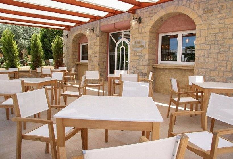 Hotel Crithoni S Paradise