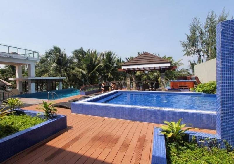 בית מלון כפרי Crown Regency Beach Resort