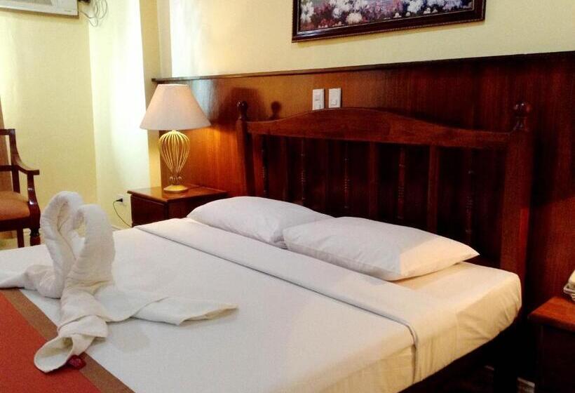 ホテル Crown Regency Residences Davao