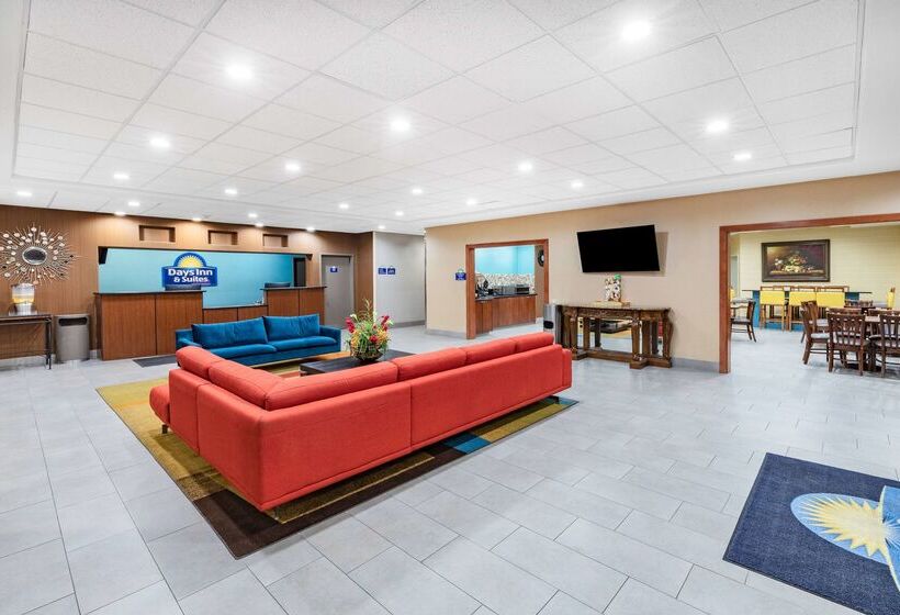 호텔 Days Inn & Suites By Wyndham San Antonio Near Frost Bank Center