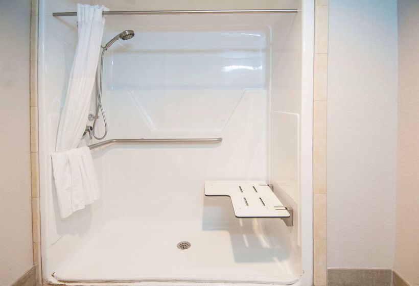 호텔 Days Inn & Suites By Wyndham San Antonio Near Frost Bank Center