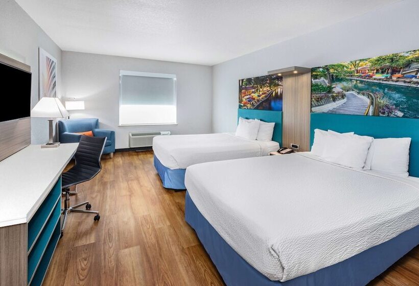 호텔 Days Inn & Suites By Wyndham San Antonio Near Frost Bank Center