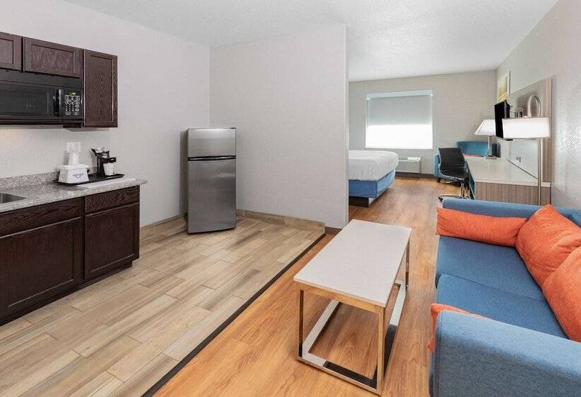 호텔 Days Inn & Suites By Wyndham San Antonio Near Frost Bank Center