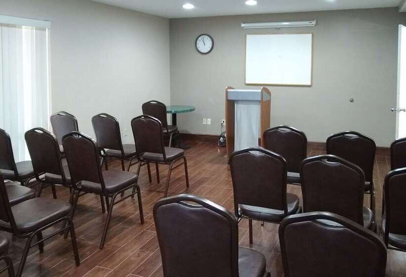 هتل Econo Lodge Inn & Suites West  Energy Corridor