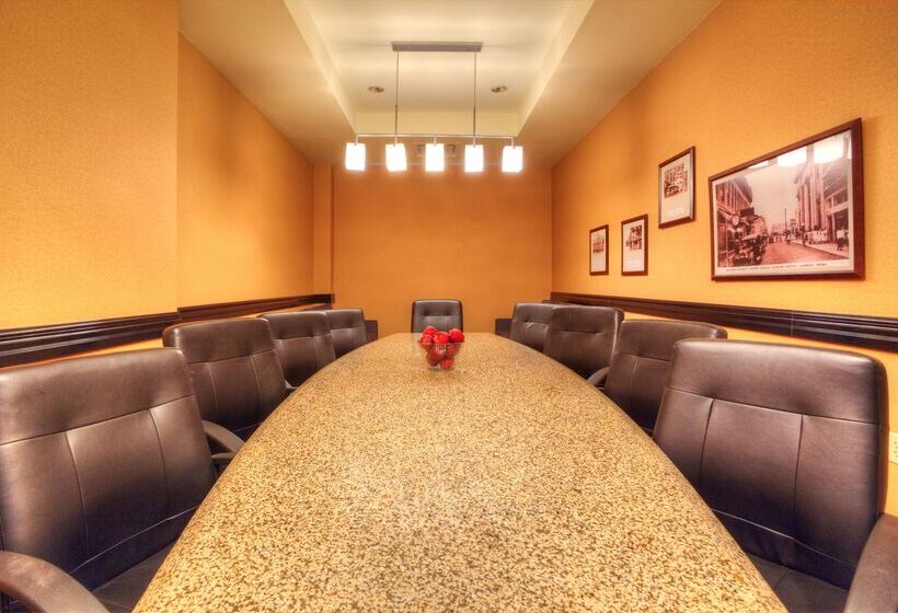 فندق Embassy Suites By Hilton Laredo