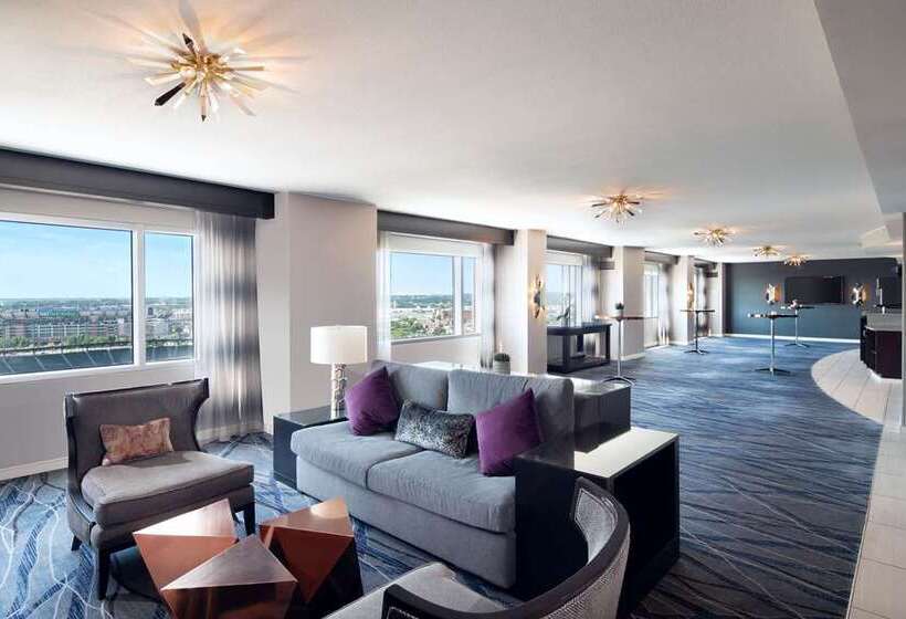 هتل Hilton Baltimore Inner Harbor