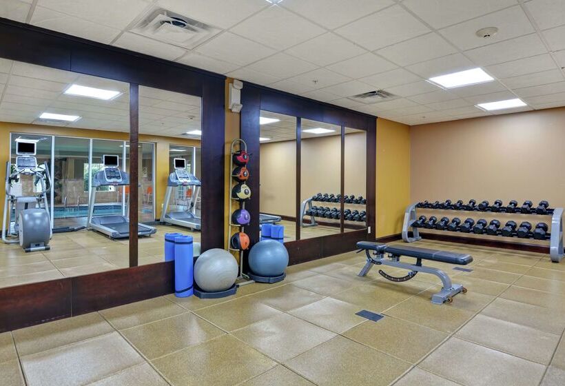 هتل Homewood Suites By Hilton Fayetteville