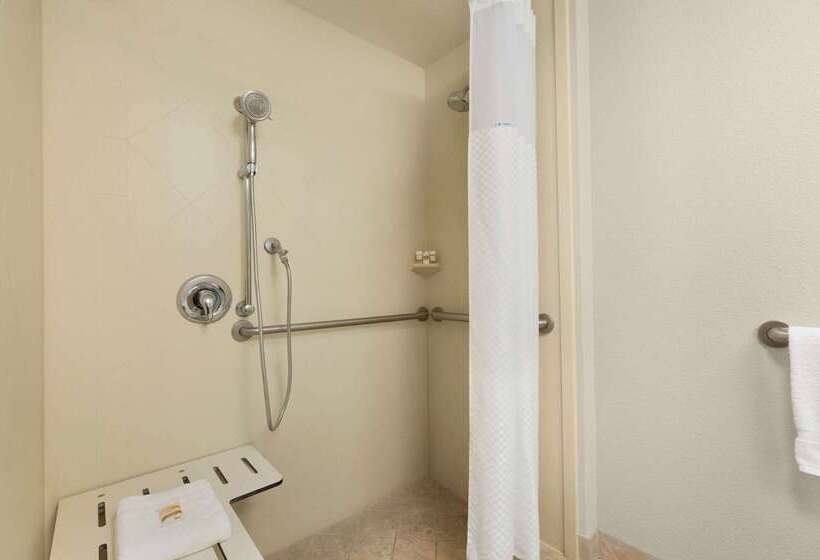 هتل La Quinta By Wyndham Fresno Northwest