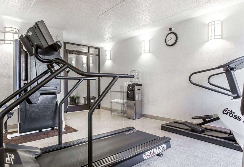 هتل Quality Inn & Suites Coliseum