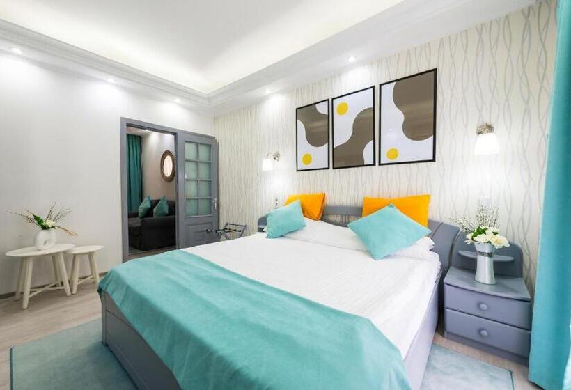 هتل Relax Comfort Suites