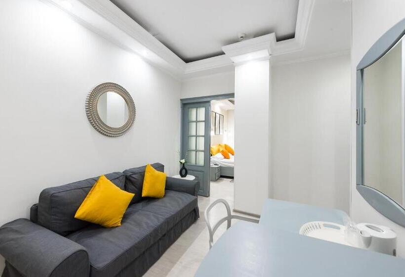 هتل Relax Comfort Suites