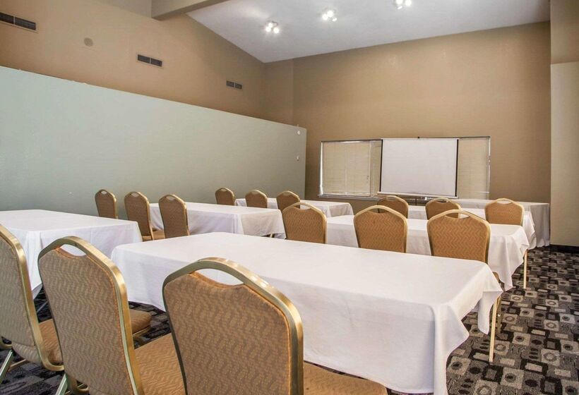 هتل Rodeway Inn & Suites Milwaukee Airport