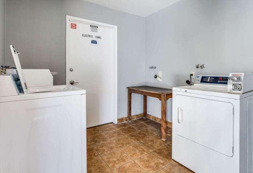 בית מלון כפרי Rodeway Inn Old Town Temecula