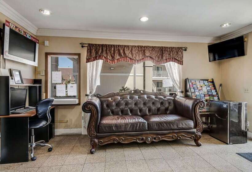 בית מלון כפרי Rodeway Inn Old Town Temecula