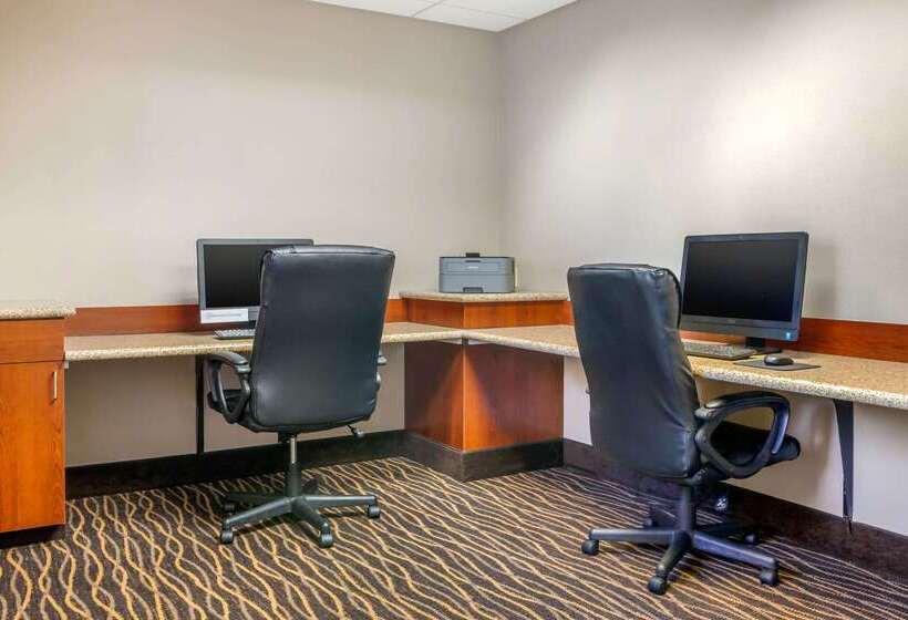 هتل Sleep Inn & Suites Airport