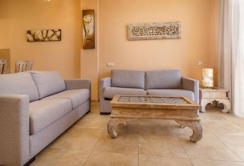 Zahara Sol Villas Y Apartamentos By Qhotels