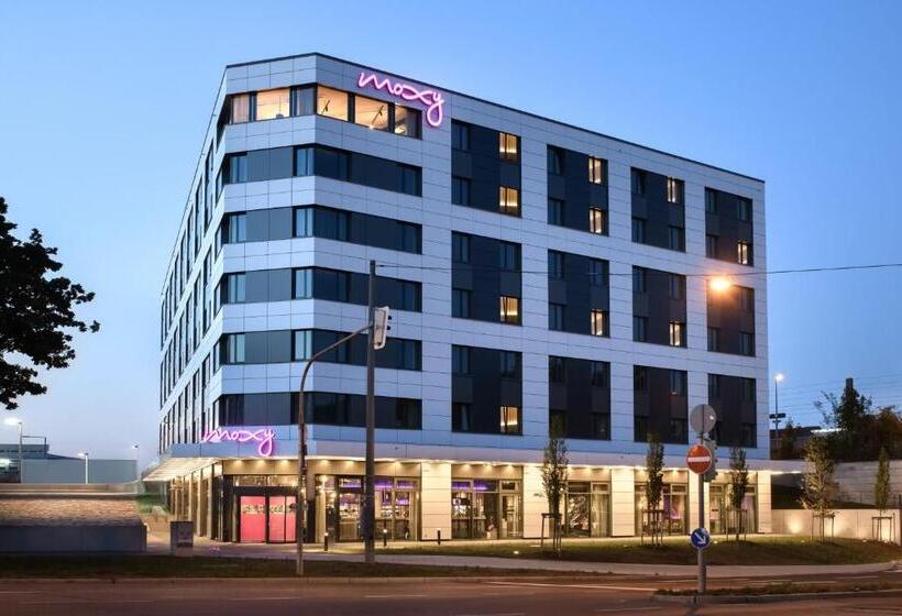 Отель Moxy Stuttgart Feuerbach