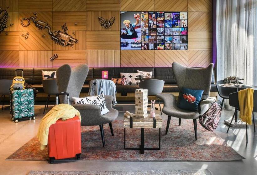 Отель Moxy Stuttgart Feuerbach