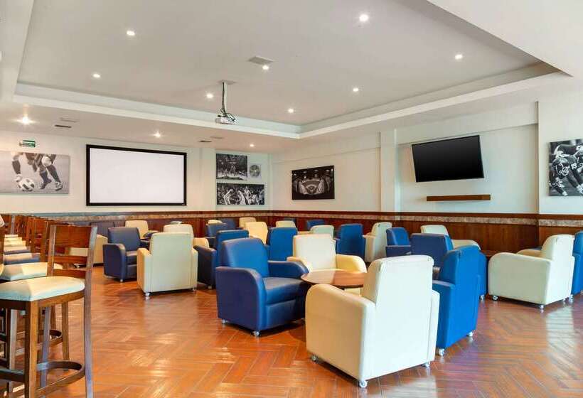 בית מלון כפרי Comfort Inn Monterrey Norte