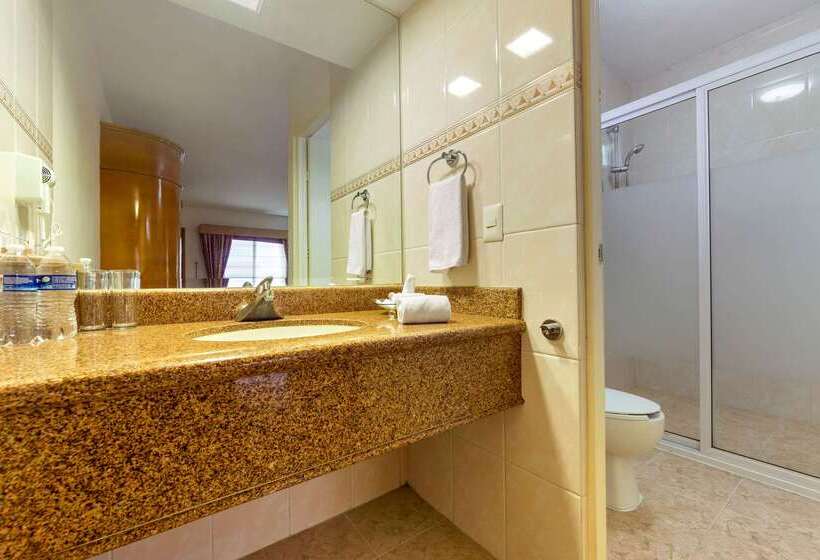 בית מלון כפרי Comfort Inn Monterrey Norte