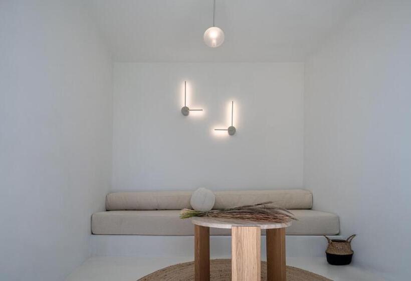 هتل Andronis Luxury Suites